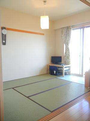 Non-living room. Japanese-style room, With closet