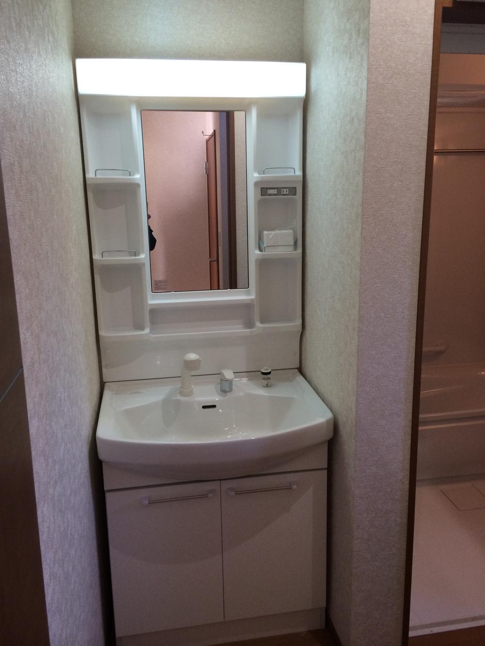 Wash basin, toilet. Indoor (12 May 2013) Shooting