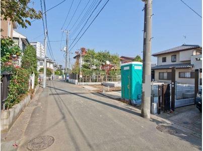 Local photos, including front road. Local (11 May 2013) Shooting