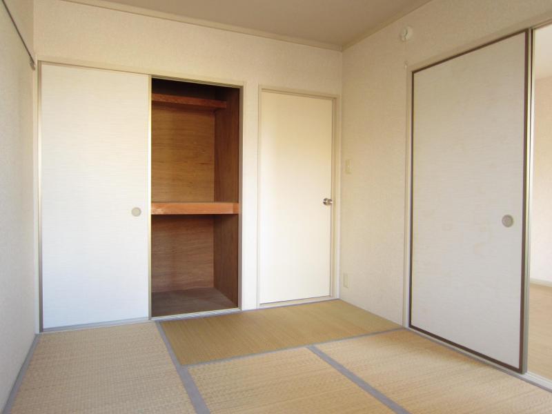 Other room space. There is also a tatami rooms ☆