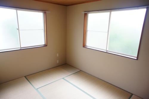 Living and room. It is the calm Japanese-style room.