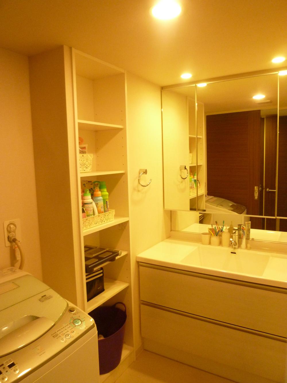 Wash basin, toilet. Indoor (11 May 2013) Shooting