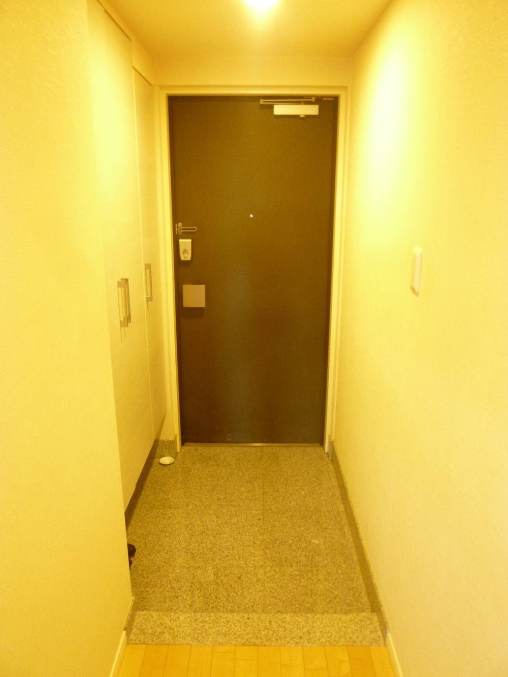 Entrance. Local (11 May 2013) Shooting