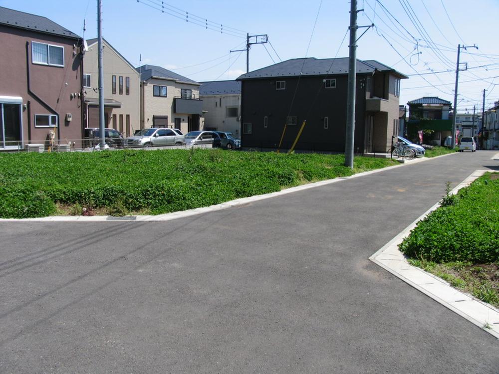 Local photos, including front road. Sale cityscape photo