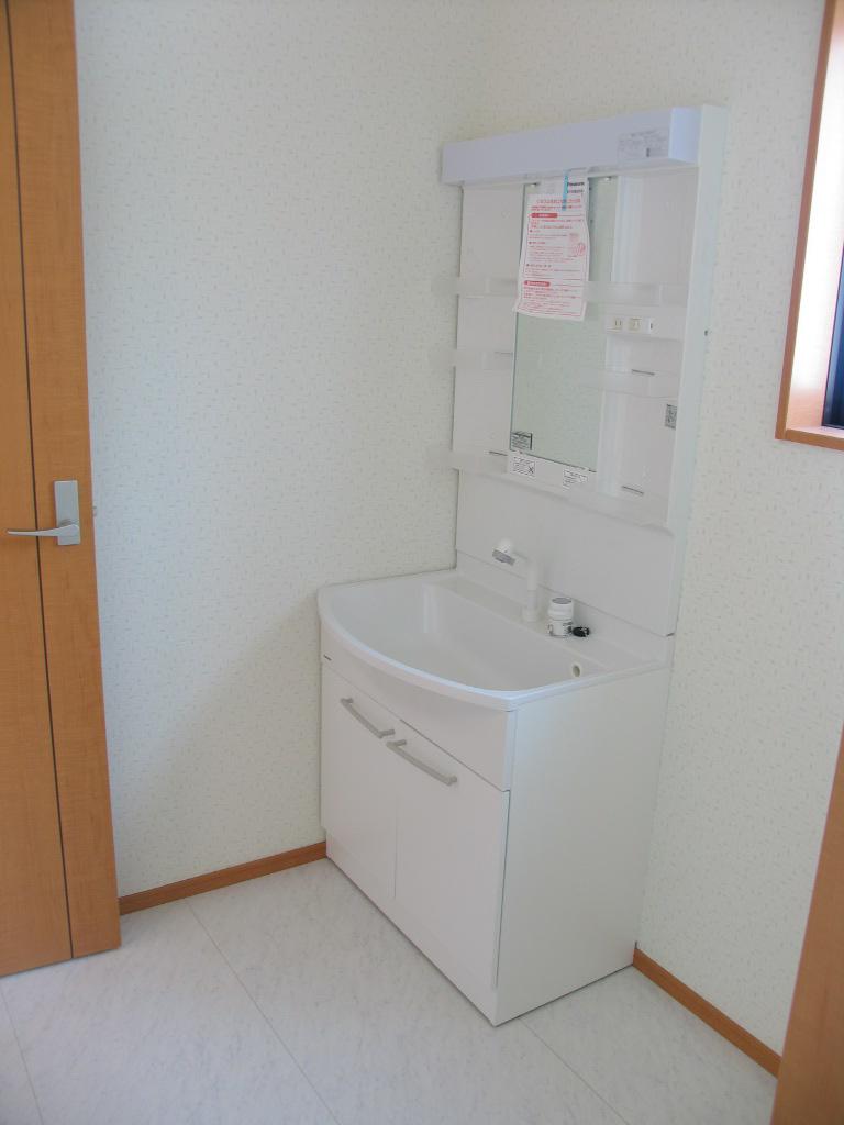 Wash basin, toilet. Indoor (10 May 2013) Shooting