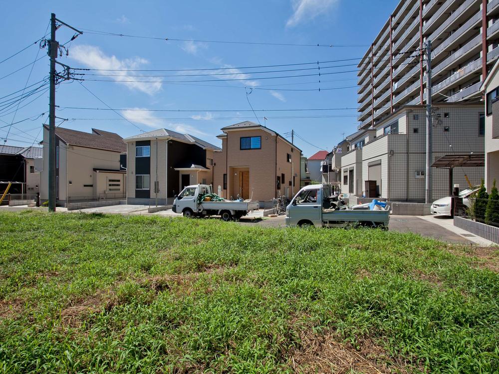 Local photos, including front road. 2013 October shooting