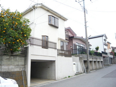 Building appearance. Shutter with a garage, you can also store front road also widely important car