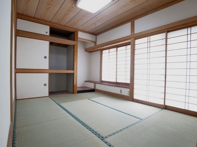 Other. Many window, Bright Japanese-style alcove ・ With closet