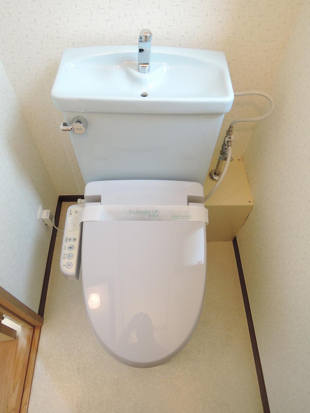 Toilet. Second floor Local (August 2013) Shooting