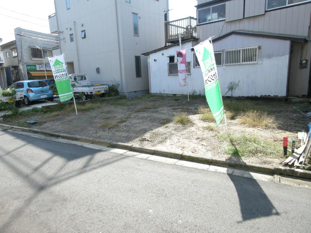 Local photos, including front road. Local (12 May 2013) Shooting