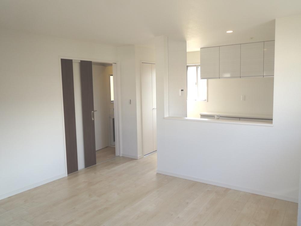 Same specifications photos (living). (1 Building) same specification