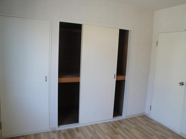 Living and room. Storage There are a lot of