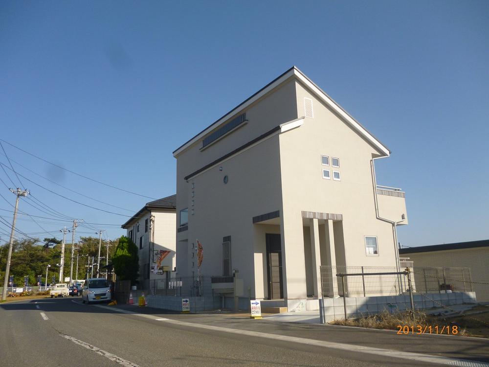 Local photos, including front road. Local (11 May 2013) Shooting