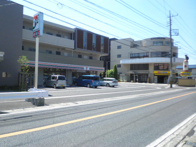 Convenience store. Seven-Eleven Funabashi Maiharahigashi 4-chome up (convenience store) 366m