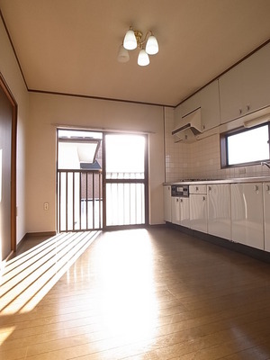 Living and room. The kitchen also has a ventilation window