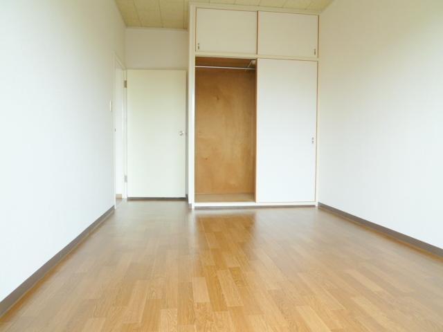 Living and room. Storage also equipped with upper closet with large capacity