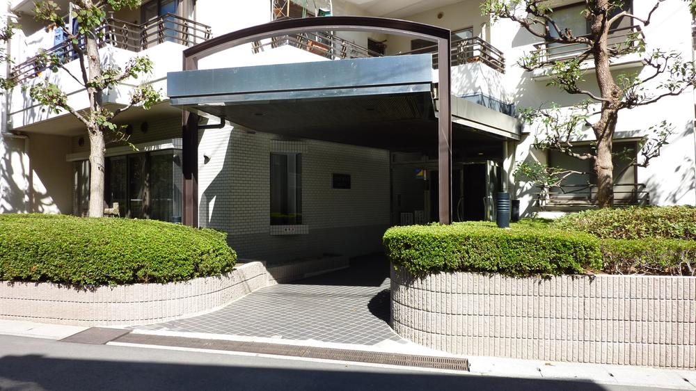 Entrance. Mansion Entrance