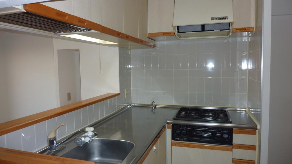 Kitchen. Indoor (11 May 2013) Shooting. It will also be fun dishes at room of the size of the kitchen.