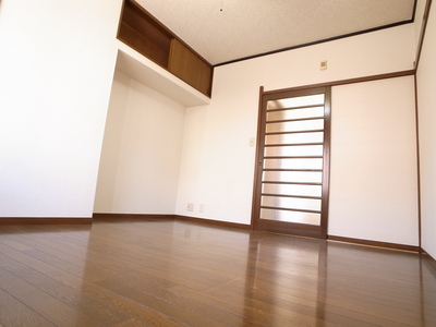 Living and room. Bright rooms of shiny flooring