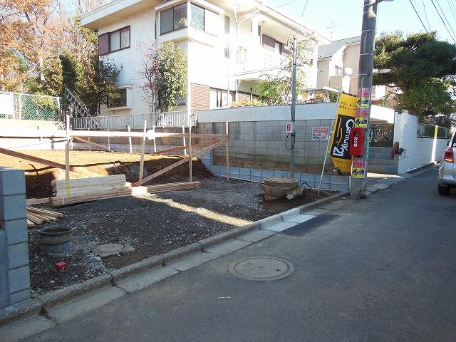 Local photos, including front road. Local (12 May 2013) Shooting