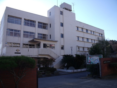 Primary school. Shibayama Higashi elementary school (elementary school) up to 350m