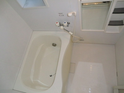 Bath. Tsui焚 bathroom With window