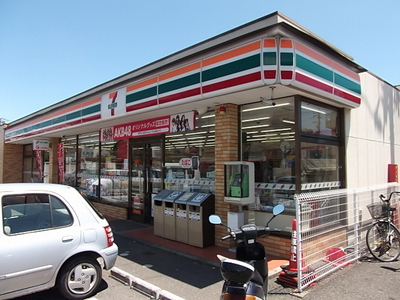 Convenience store. 140m to Seven-Eleven (convenience store)