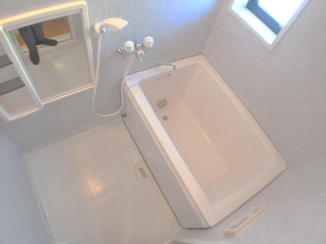 Bath. It is with with the bath with window add cooked. 