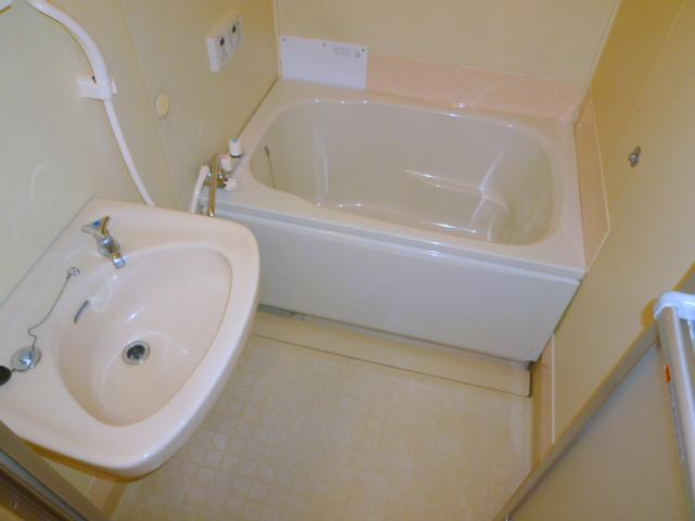 Bath. Bathtub replaced., You can also Reheating