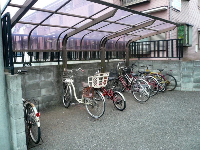 Other common areas. It is a roof with bicycle parking. Moped can be up to! !