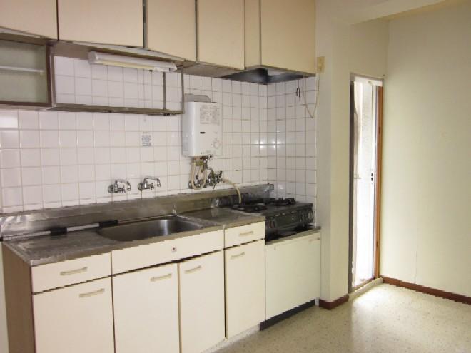 Kitchen. Kitchen that can be out on the balcony