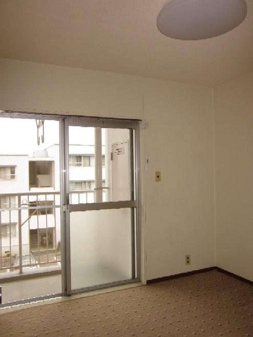 Non-living room. Western-style 4 pledge that can be out on the balcony