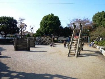 park. Beautiful large park, which is also 62m playground equipment until Miyamoto board park, 1 min walk to Miyamoto board park (62m)