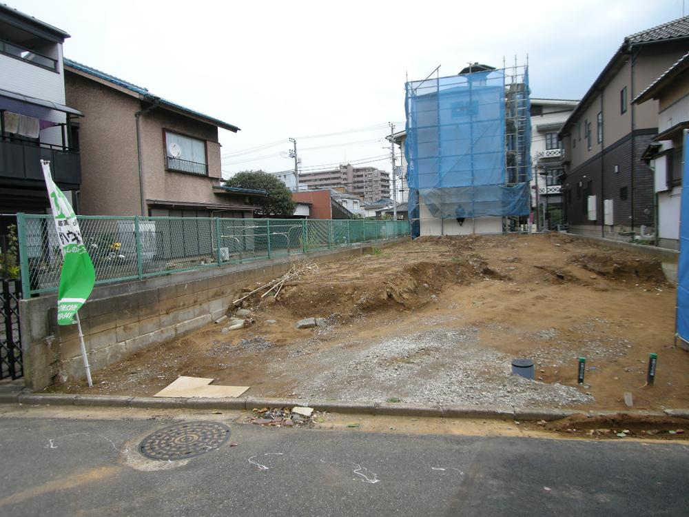 Local photos, including front road. Local (12 May 2013) Shooting