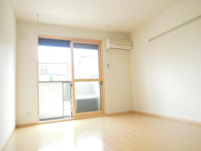 Other room space. Ventilation is also good, Close from the train station convenient Higashifunahashi