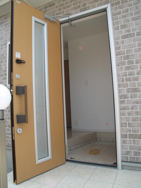 Entrance. Local (July 2013) Shooting