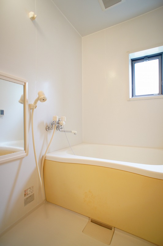 Bath. Popular Reheating + ventilation window