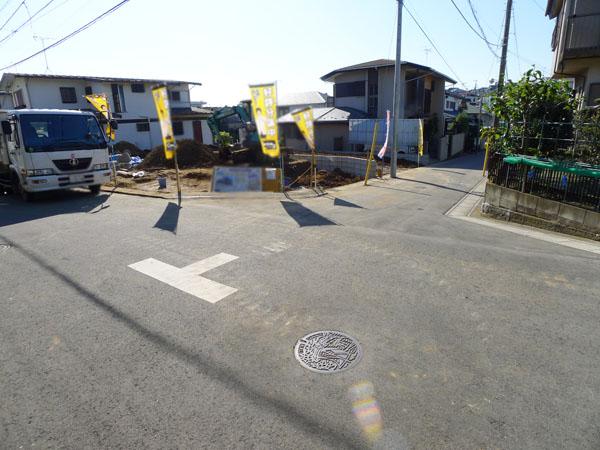 Local photos, including front road. Overall