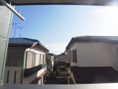 Balcony. Southeast-facing balcony. I laundry is well dry likely.