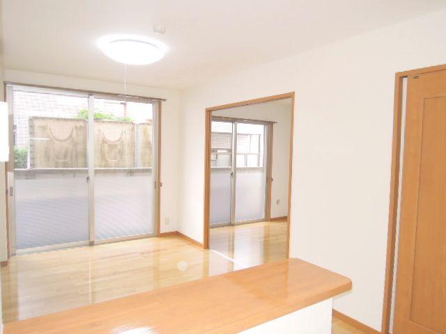 Living and room. Heisei new construction properties of the 23 September completion. 