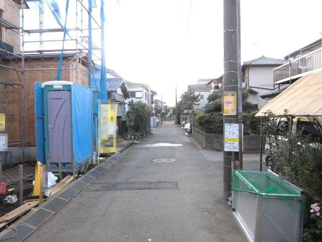 Local photos, including front road. It is a front road