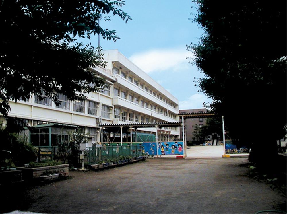 Primary school. 450m to Funabashi City Hachiei Elementary School