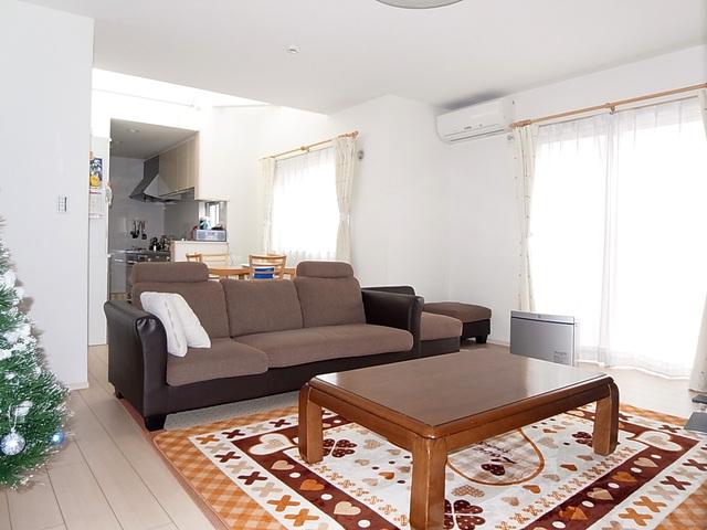 Living. LDK spacious 18.75 Pledge. It is a comfortable space with a LD floor heating
