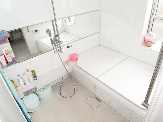 Bathroom. 1.25 square meters of the room is the bathroom with a bathroom drying function