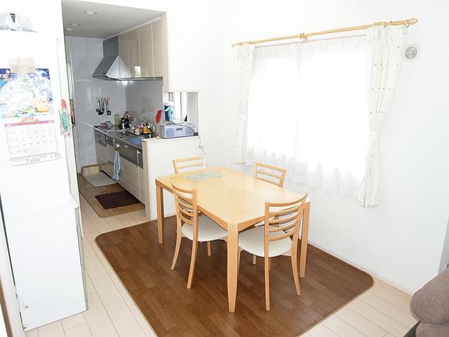 Non-living room. Provided atrium, China and Japan one day is bright dining shine in