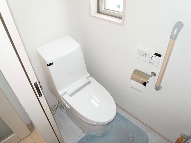 Toilet. Bidet function with toilet