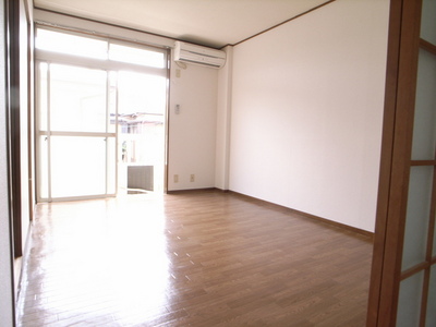 Living and room. This is a sample photo of another room ☆ 