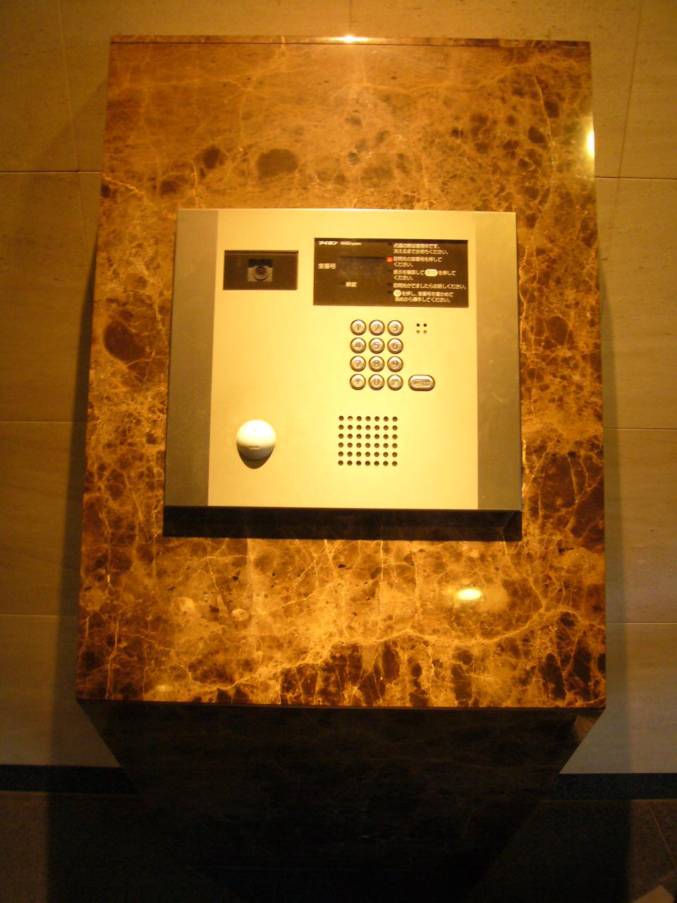 Entrance. Common areas