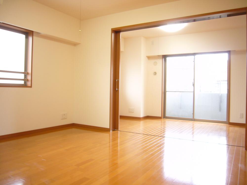 Non-living room. Indoor (11 May 2013) Shooting