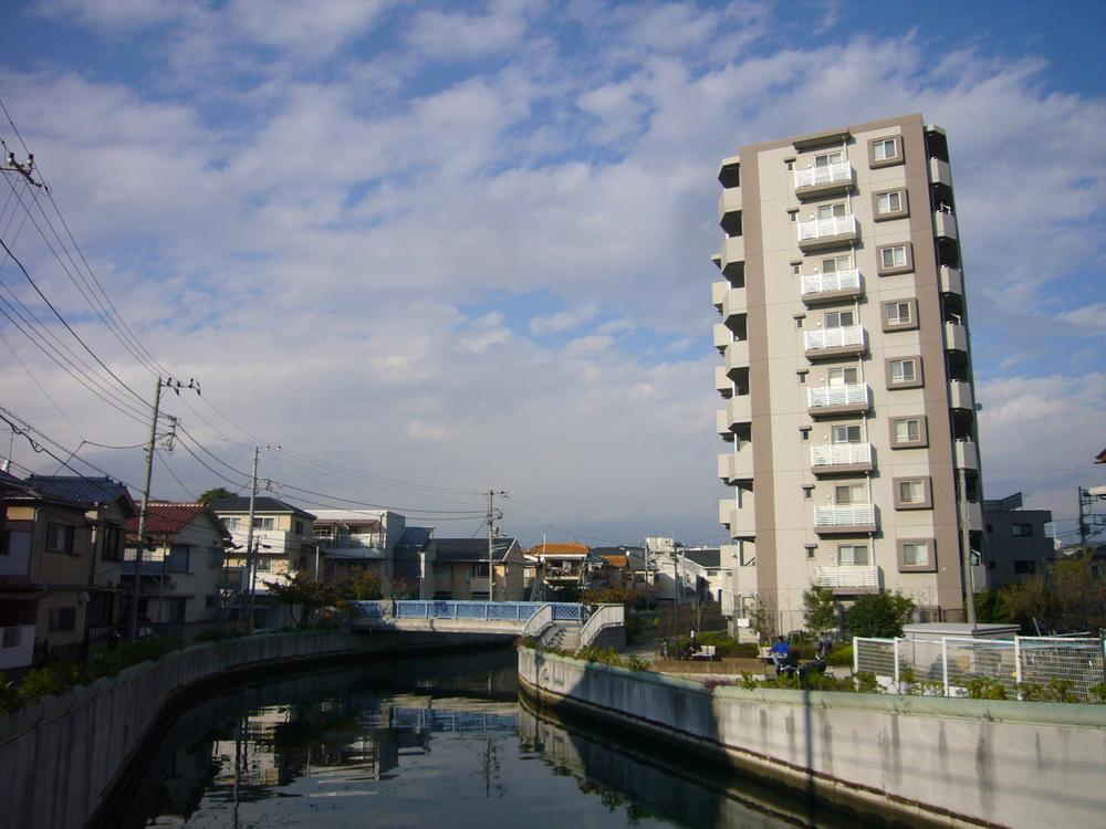 Local appearance photo. Local (11 May 2013) Shooting